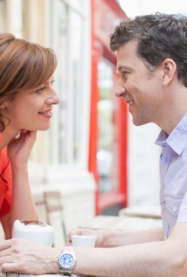 صفات المرأة التي ينجذب إليها الرجل لا إرادياً ويهيم بها عشقاً