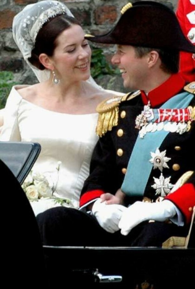 في ذكرى زواجهما.. ولي عهد الدنمارك وحبيبته الأميرة ماري.. 17 عاما من الحب