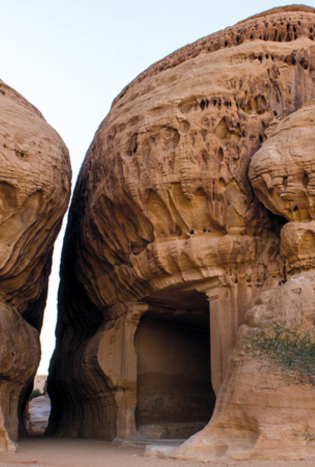 الهيئة الملكية لمحافظة العلا تستعرض الخطوات الجديدة في معرض سوق السفر العربي في دبي