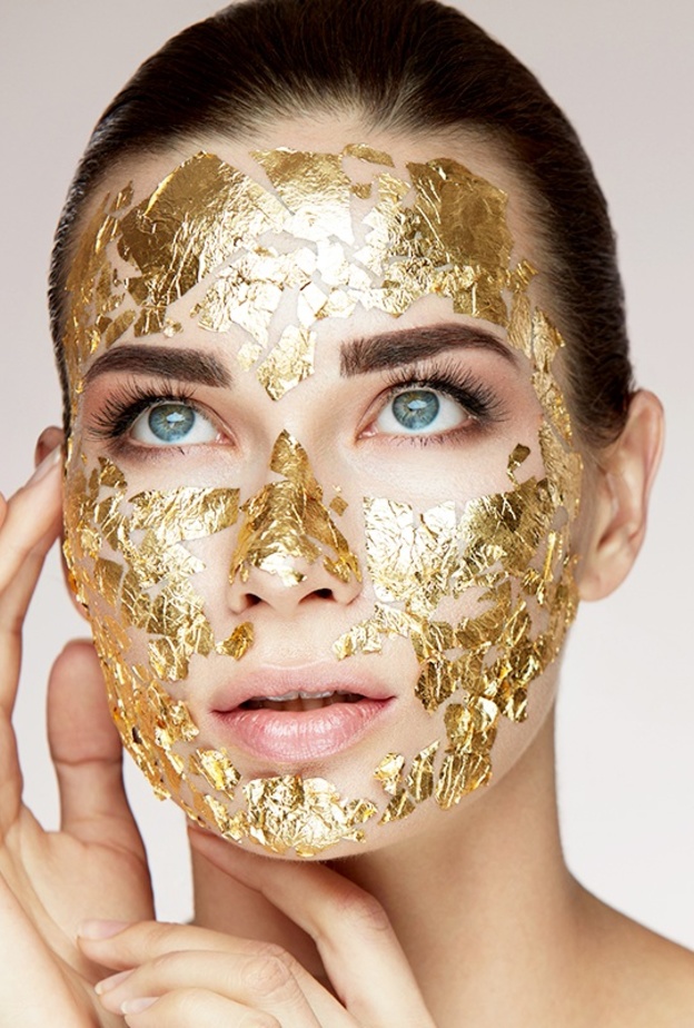 ماسك الوجه الذهبي هو علاج فاخر مضاد للشيخوخة
