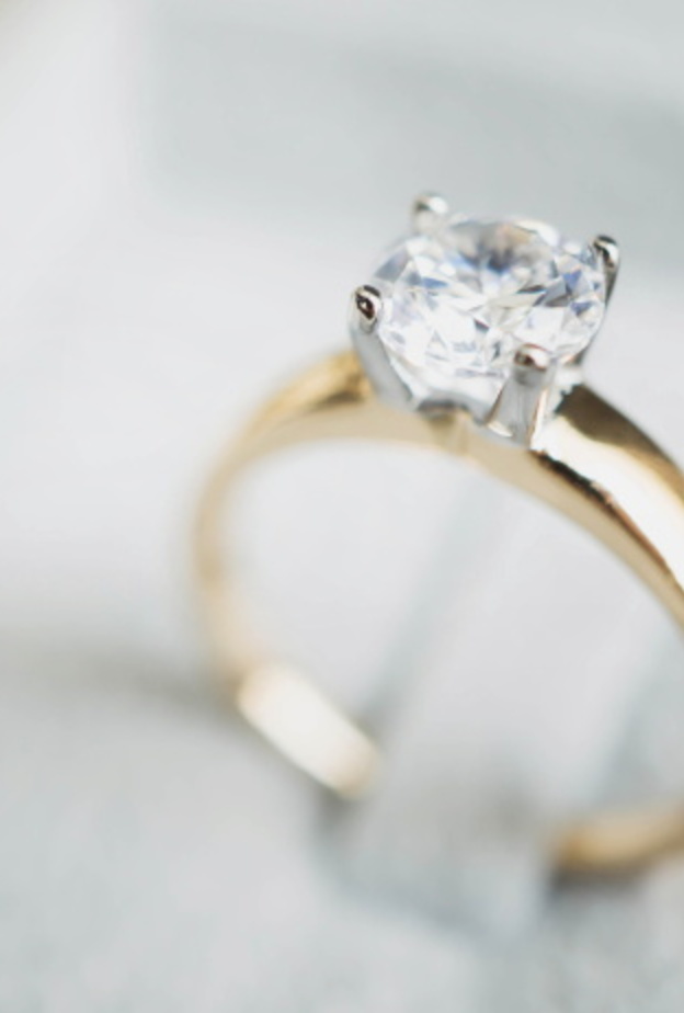 عروس ترفض خاتم خطبة قيمته 20 ألف دولار لأنه ليس جيدا بما يكفي