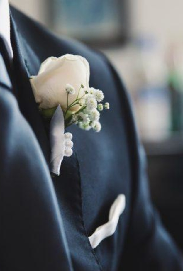 والدة العريس أقنعت ابنها بالبقاء في حفل الزفاف