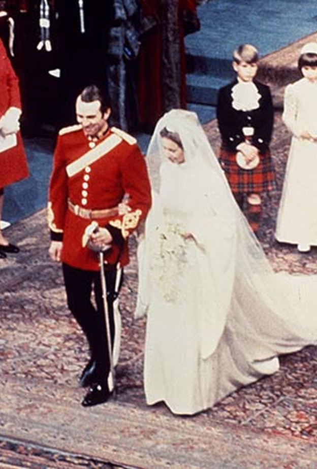 الأميرة آن ارتدت فستانا آخر تحت فستان خطبتها