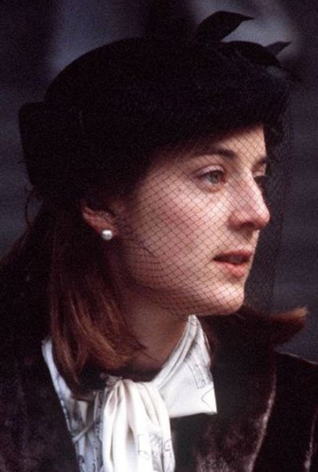 من هي السيدة التي طلب منها الأمير تشارلز الزواج ورفضت؟