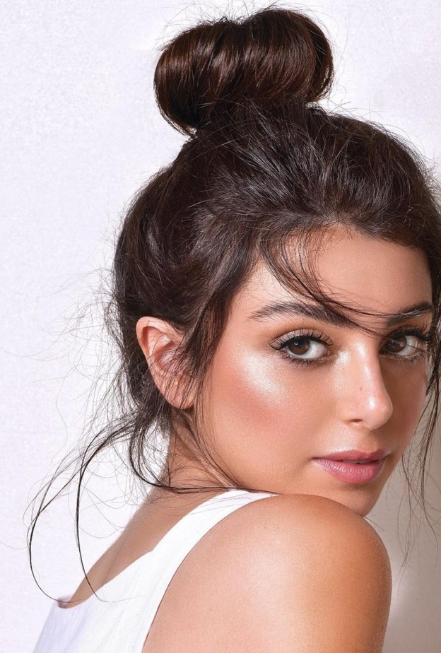  تسريحات مميزة وشبابية مع الكعكة العفوية بأسلوب ماريتا الحلاني