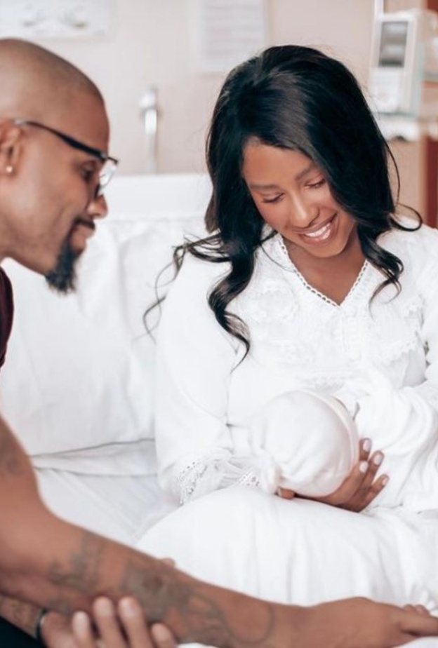 داليا مبارك وزوجها وابنتها