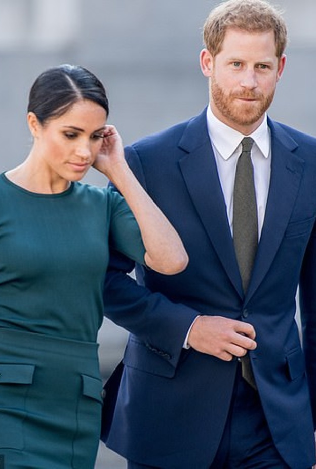 ‎مصدر القصر الملكي يرغب في إجبار ميغان وهاري على التخلي عن ألقابهما الملكية