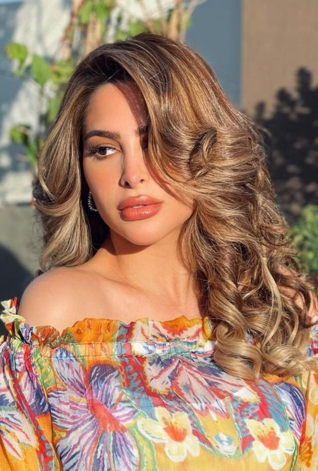 صبغات شعر بتدرجات الأومبري العسلي والأشقر من وحي فوز الفهد