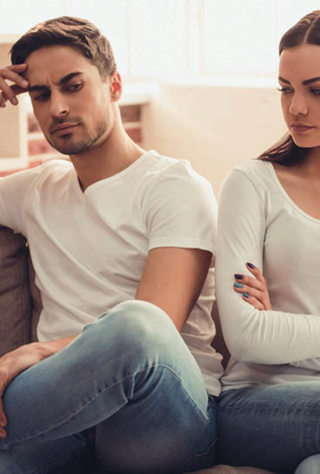 كيفية التعامل مع الزوج المتعلق بأصدقائه بدرجة كبيرة