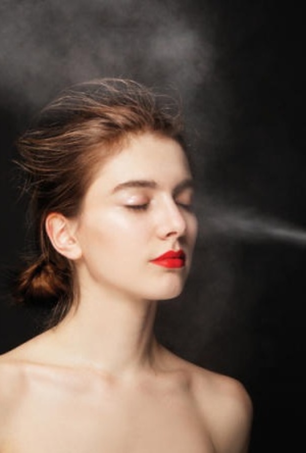 الرذاذ المثبّت للمكياج يضمن لك عدم سيلان المكياج