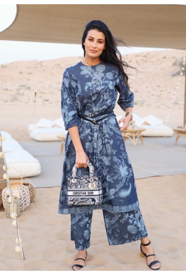 اطلالات محتشمة للصبايا مستوحاة من ريم سعيدي