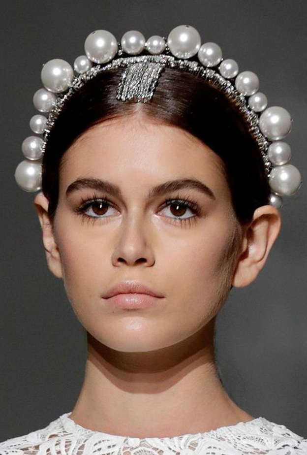  اكسسوارات شعر 2021 مع الباند العريض من اللؤلؤ بأسلوب كايا جربر