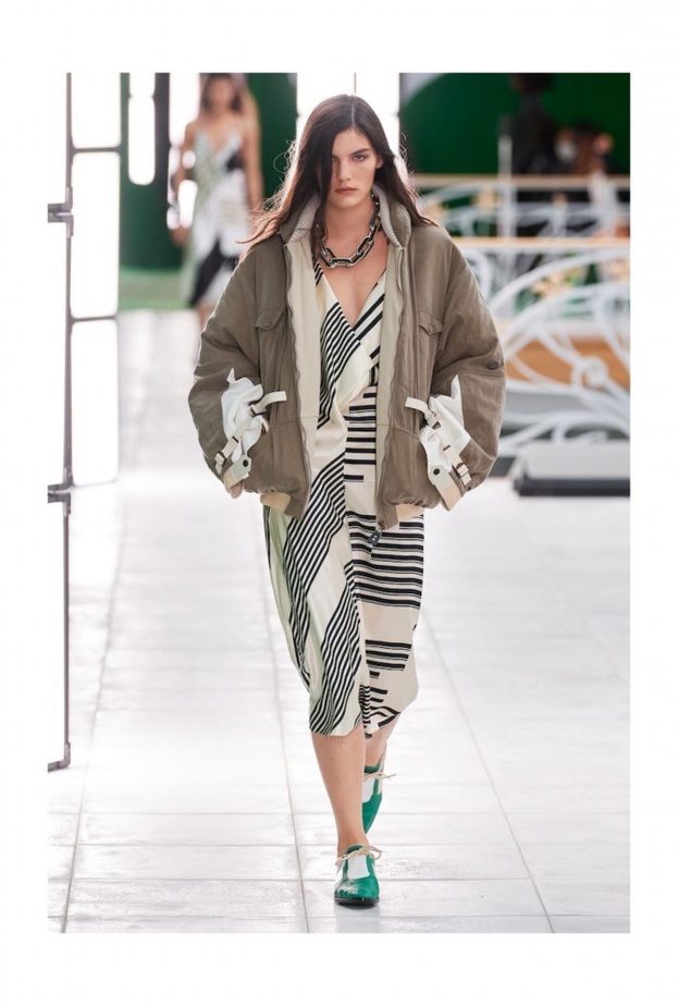 البرتقالي والأسود بنقشة الخطوط العريضة بتوب شبابي من Burberry 