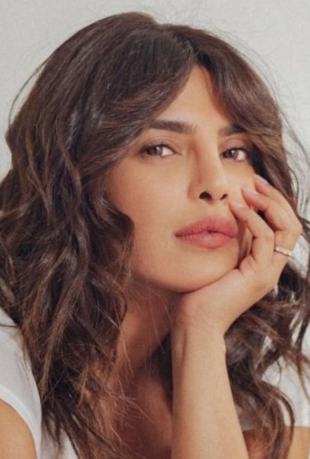  بريانكا تشوبرا تجمع أمولا لجهود الإغاثة في الهند