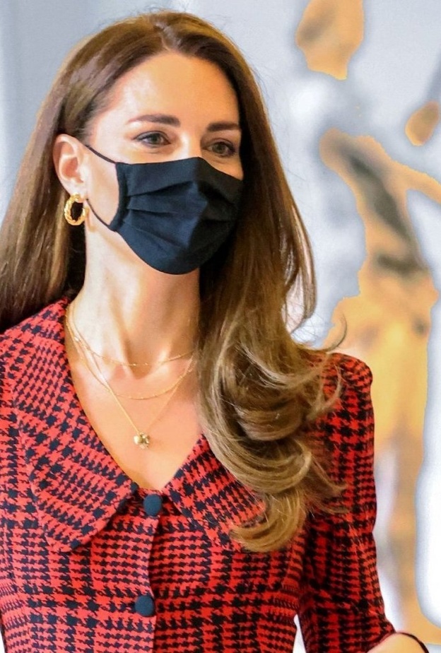  اطلالة كيت ميدلتون الجمالية بتسريحات شعر ويفي وعريض