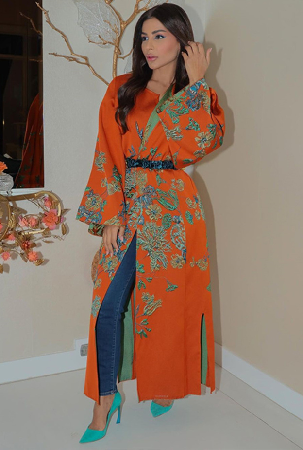 طرق تنسيق البنطلون الجينز للمرأة الثلاثينية علي طريقة مهيرة عبد العزيز