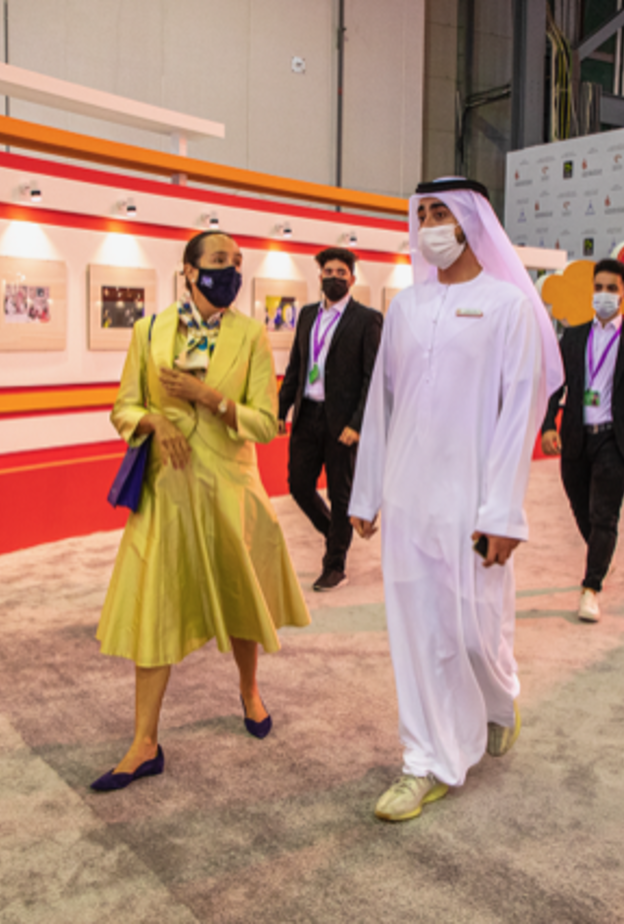 سفيرة المكسيك في الإمارات أثناء تفقدها لفعاليات مهرجان الشارقة القرائي للطفل 12