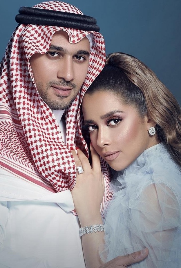  بلقيس في صورة رومانسية مع زوجها