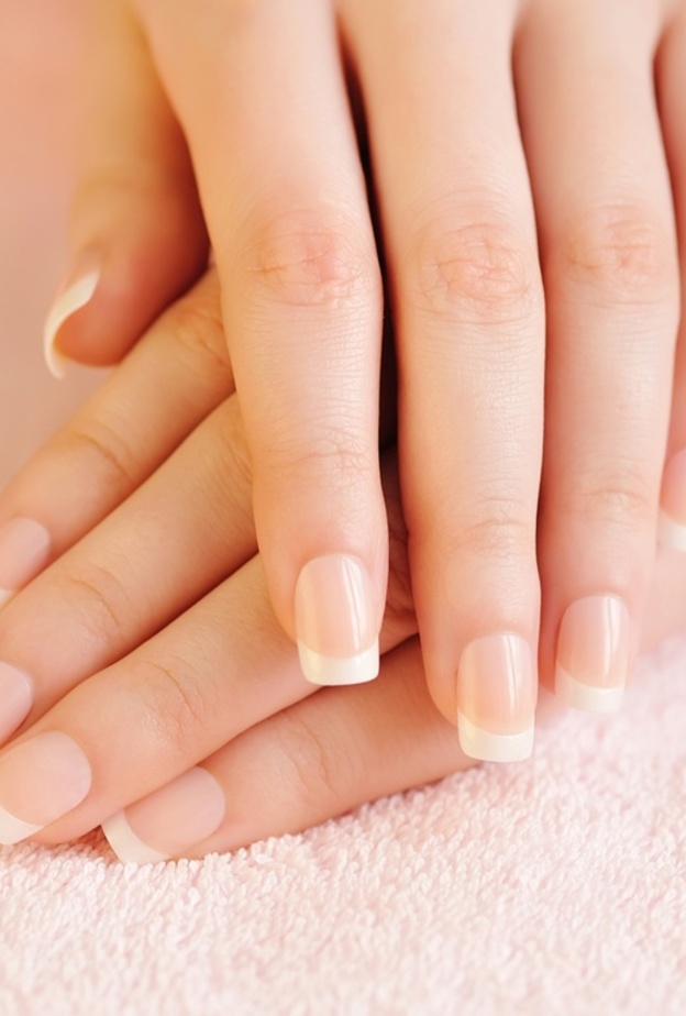 خلطات طبيعية خلال عنايتك باظافرك لتعزيز جمالها 2021