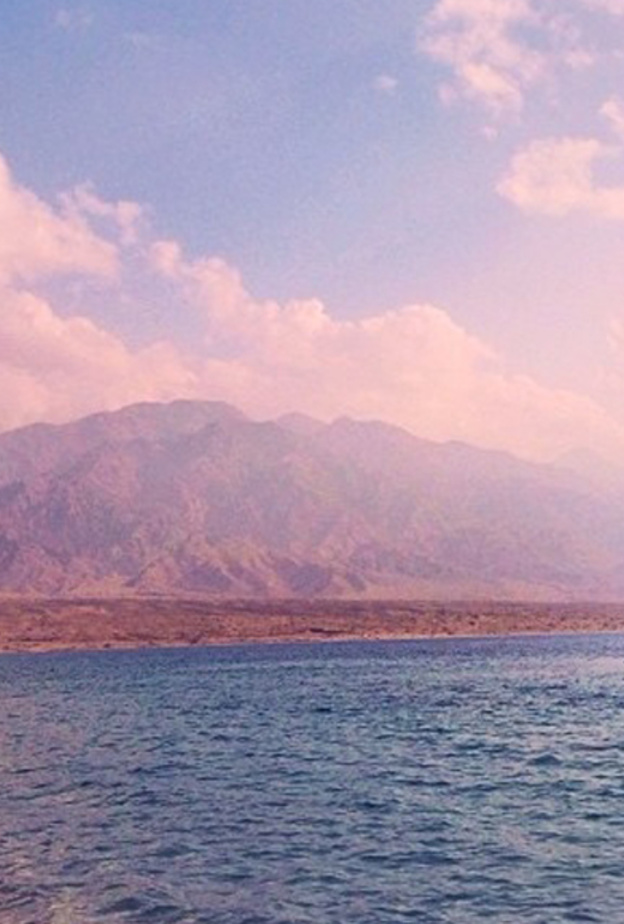 الوجهات الشاطئية السعودية شاطئ حقل حطام السفينة Haql Shipwreck Beach، منطقة تبوك