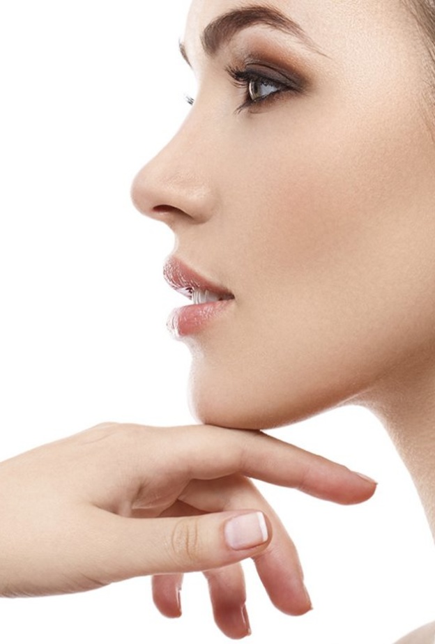 مضاعفات عملية شفط الذقن وأهم أضرارها 