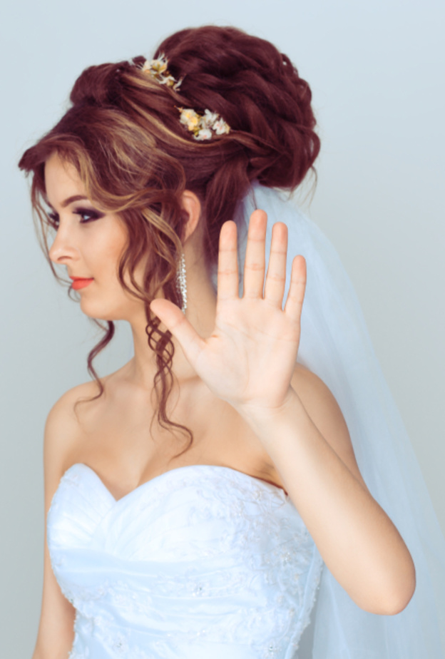  عروس رفضت تقديم الطعام في حفل زفافها وطلبت من ضيوفها تنظيف المكان قبل المغادرة