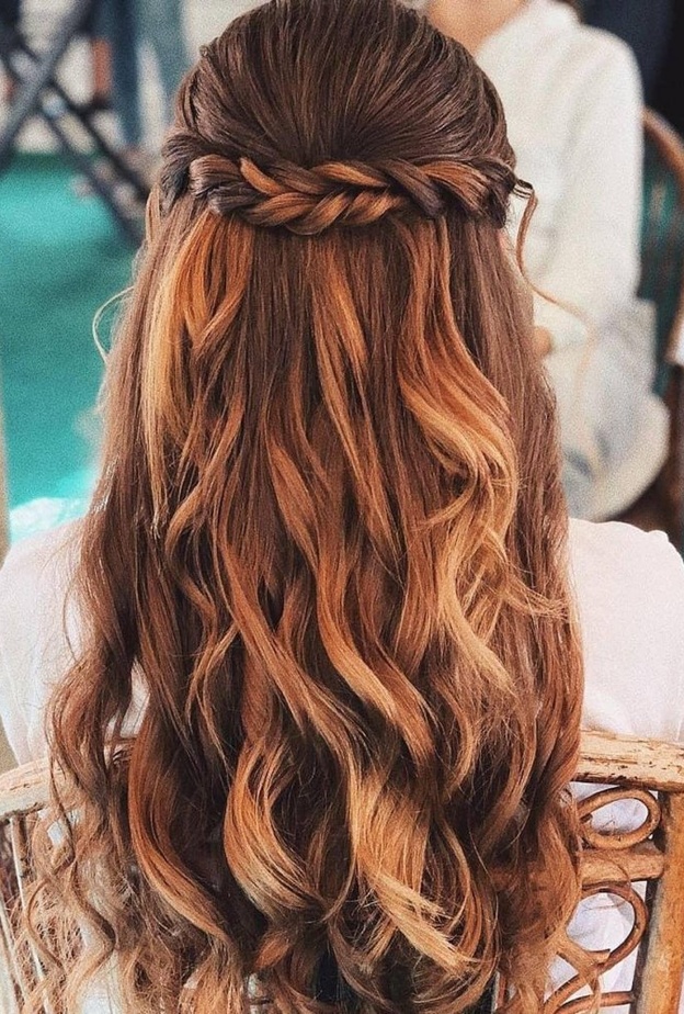 الضفائر النصفيةتسريحات شعر راقية بالضفائر النصفية