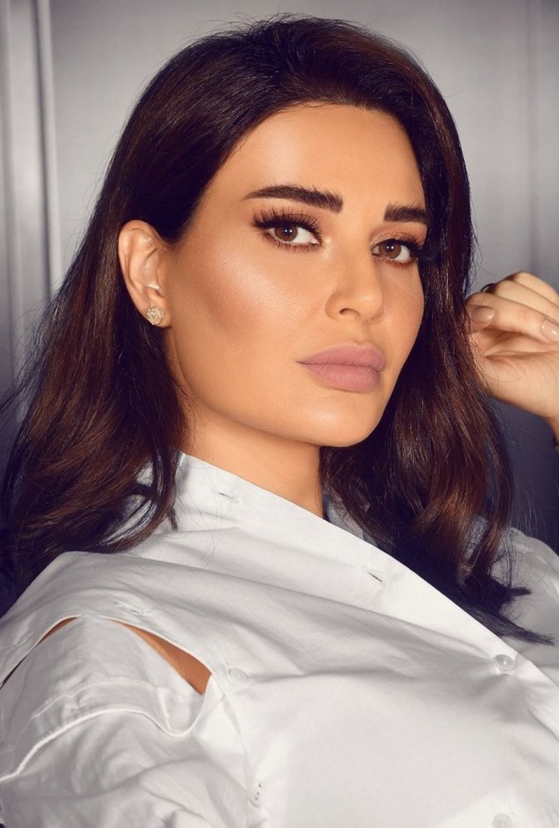 لون شعر سيرين عبد النور