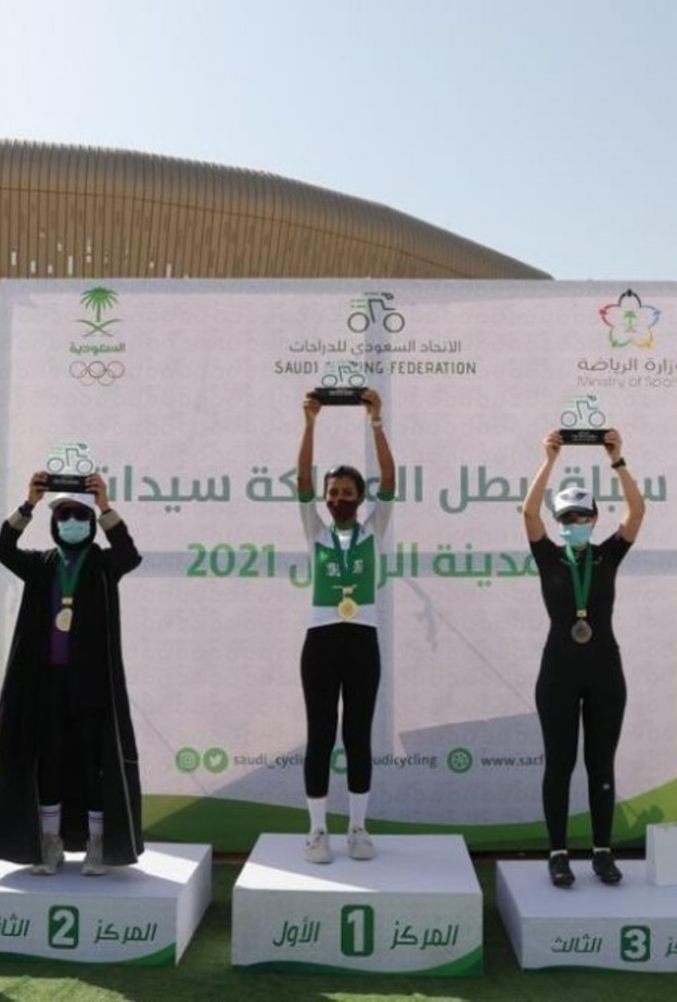 أحلام الزيد بطلة سباق السيدات للدراجات الهوائية في الرياض