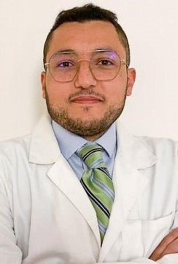  الدكتور المبتعث عمر أبو خشبة يطبق فكرة مبتكرة تعيد البصر لمريض فرنسي