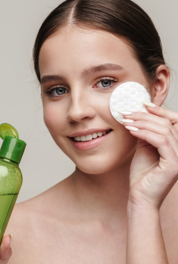 طريقة تحضير تونر النعناع والليمون المقدمة امنة لشد البشرة والتخلص من الهالات السوداء