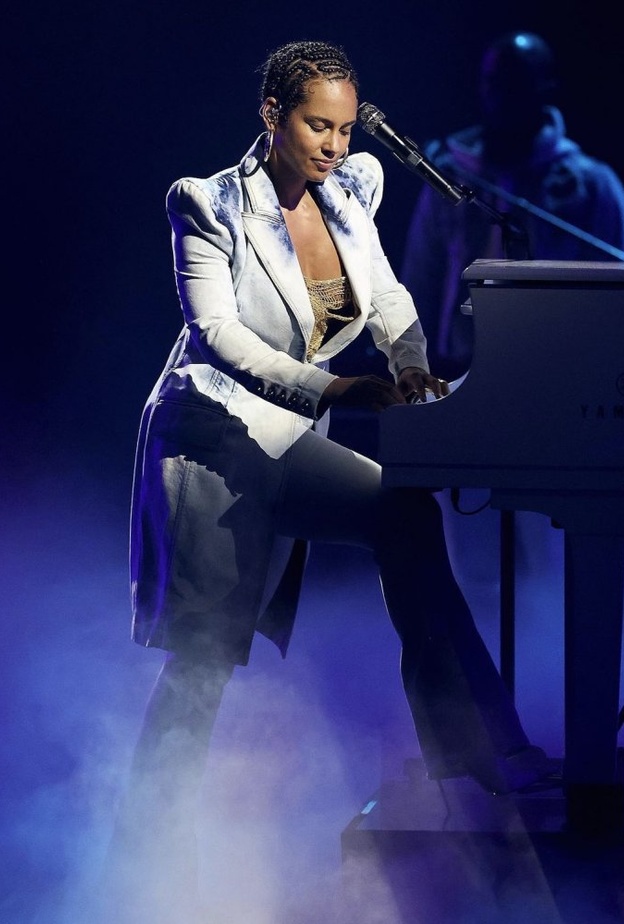 أليشيا كيز تقدم عرضها خلال حفل Billboard Music Awards 2021 قبل ساعات قليلة