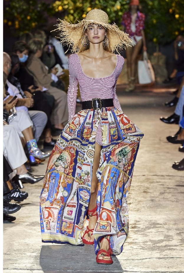 أحدث الصنادل الرائجة في 2021 لإطلالة شاطئية أنيقة