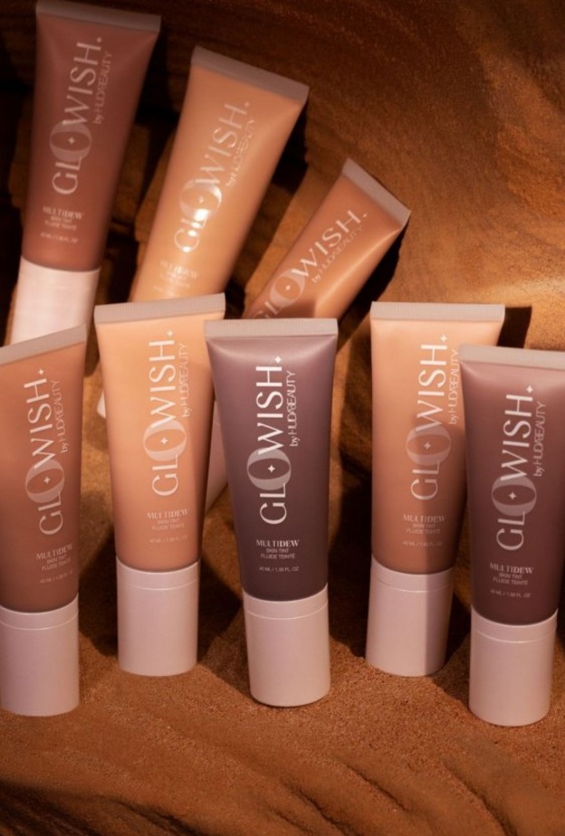 علامة Glowish من هدى بيوتي تطلق منتجها الأول Multidew Skin tint
