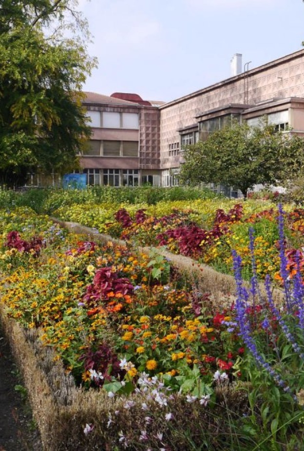  السياحة في فرنسا الحديقة النباتية دومينيك ألكسندر جودرون Botanical Garden Dominique Alexandre Godron، نانسي