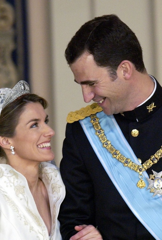 فستان زفاف الملكة ليتيزيا الأكثر تكلفة في تاريخ حفلات الزفاف الملكية