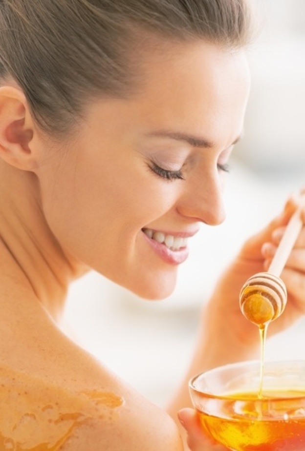 خلطات العسل لتفتيح المناطق الداكنة