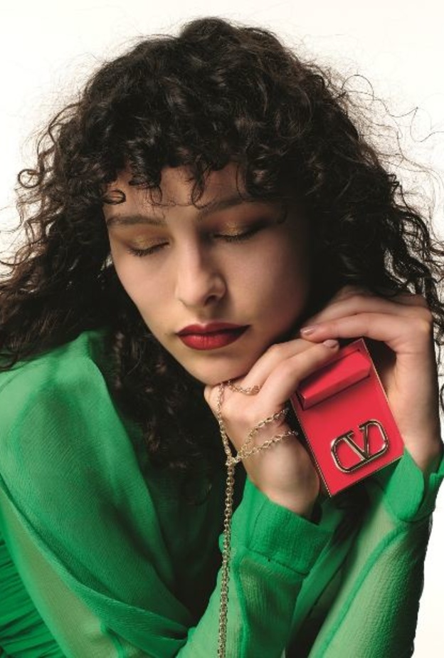 Valentino تجسد حلم الجمال بمجموعتها الجديدة من مكياج الأزياء الراقية