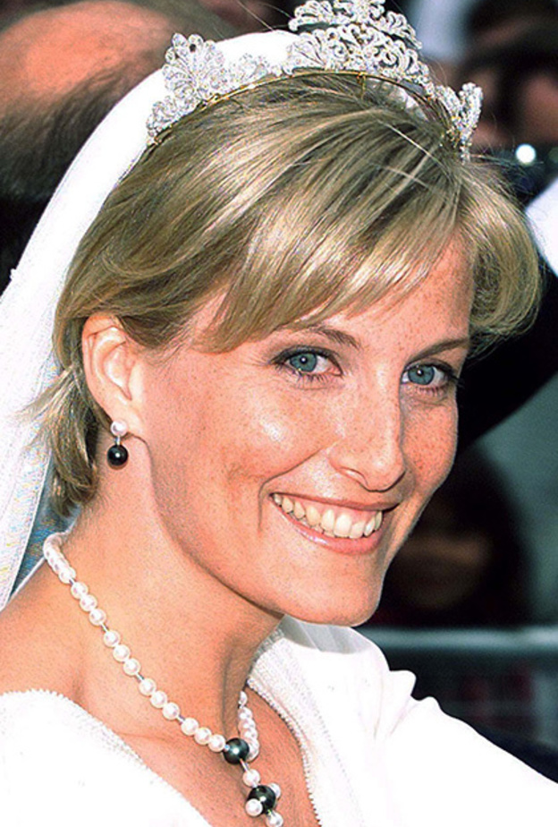 خاتم صوفي وسكس صممته نفس الدار التي صممت خاتم خطبة الأميرة ديانا