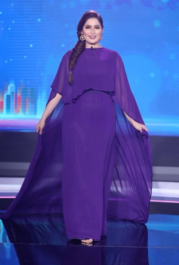 موديلات فساتين سهرة محتشمة مستوحاة من اطلالات رؤى الصبان