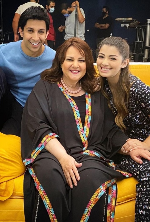 دلال عبد العزيز وهشام جمال وليلى احمد زاهر