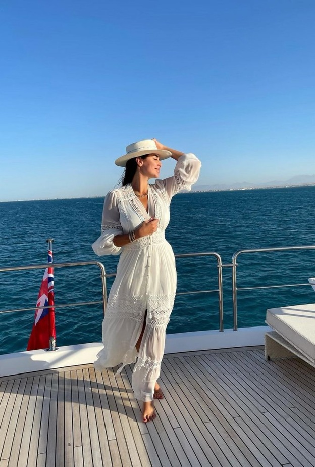 اجازات النجمات على البحر 2021