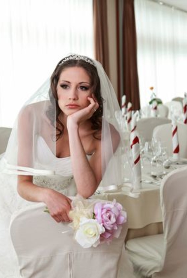 الحماة تدخلت في فستان الزفاف