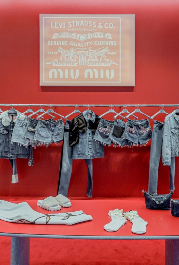 مجموعة Upcycled من Miu Miu بالتعاون مع Levi Strauss & Co