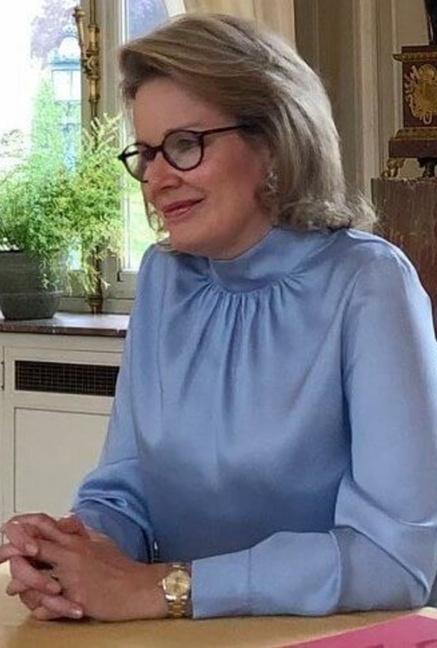 ملكة بلجيكا تلتقي بالفائزين في التصفيات النهائية لمسابقة بلجيكية للبيانو