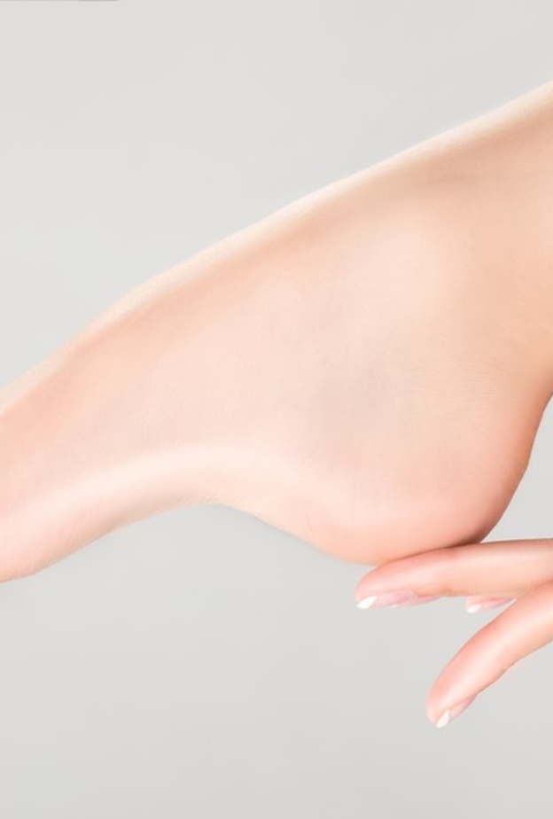 نصائح جمالية للعناية بالقدمين في فصل الصيف