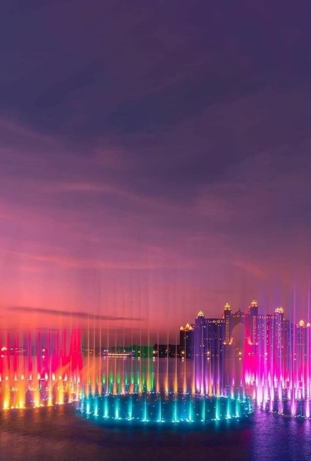 من عروض نافورة النخلة