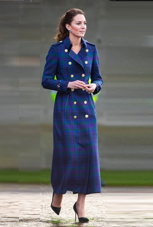 اطلالات كيت ميدلتون بالمعطف الكارو من توقيع دار Holland Cooper