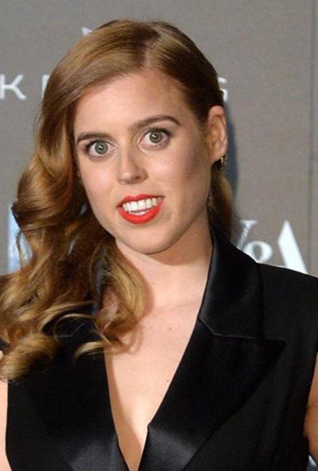 بعد إعلان حملها.. أجمل إطلالات الأميرة بياتريس