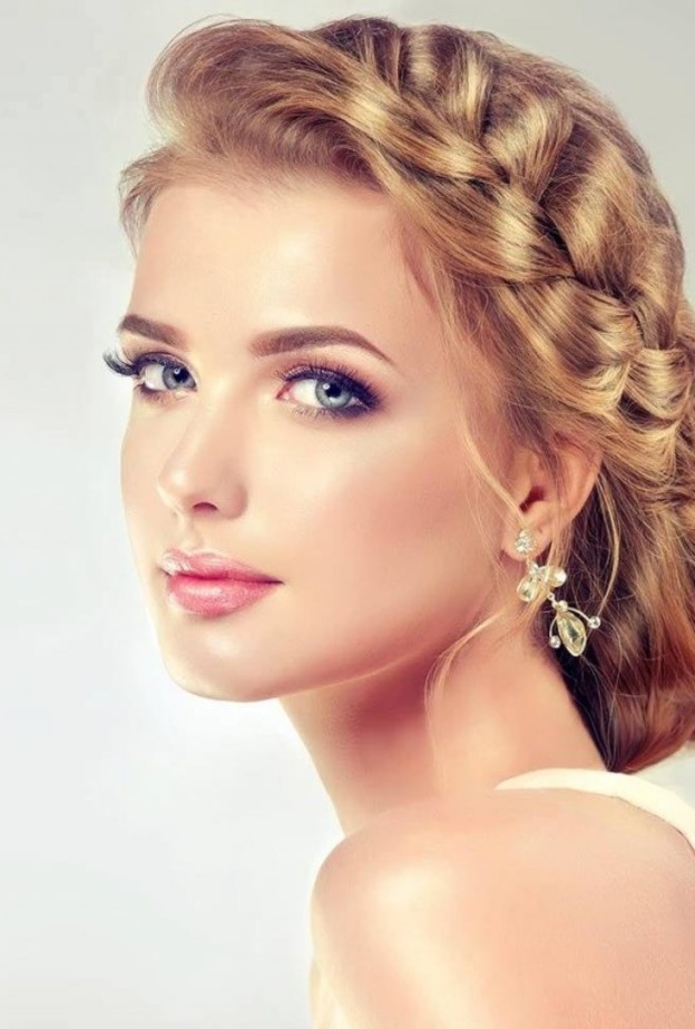  تسريحة الكعكة المنخفضة لصاحبات الشعر الطويل